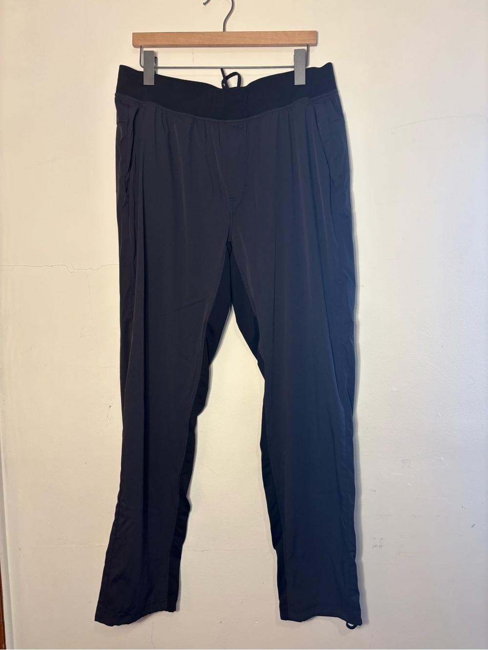lululemon athletica Men's Black Jogger-Style Sweatpants